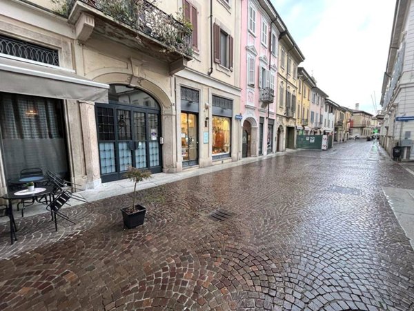 negozio in vendita a Vigevano