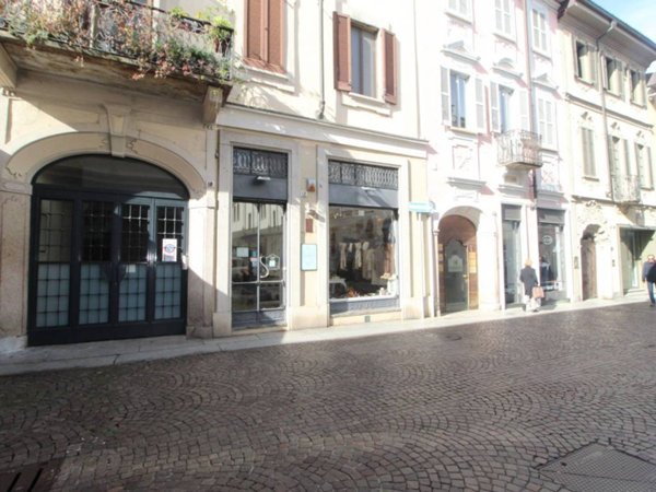 negozio in vendita a Vigevano