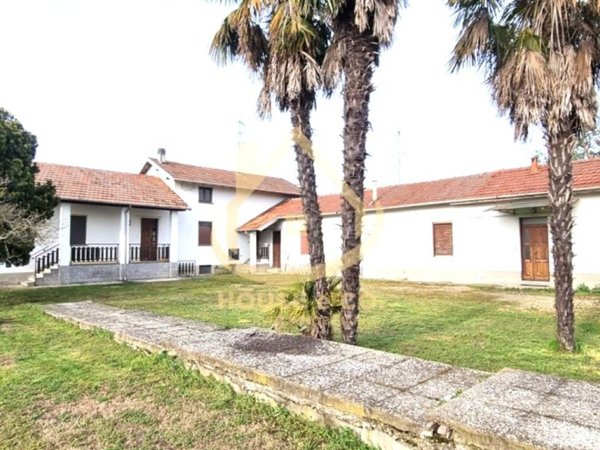 casa indipendente in vendita a Vigevano