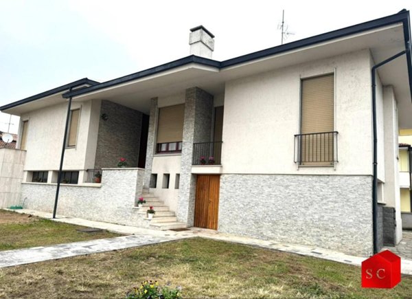 casa indipendente in vendita a Vigevano