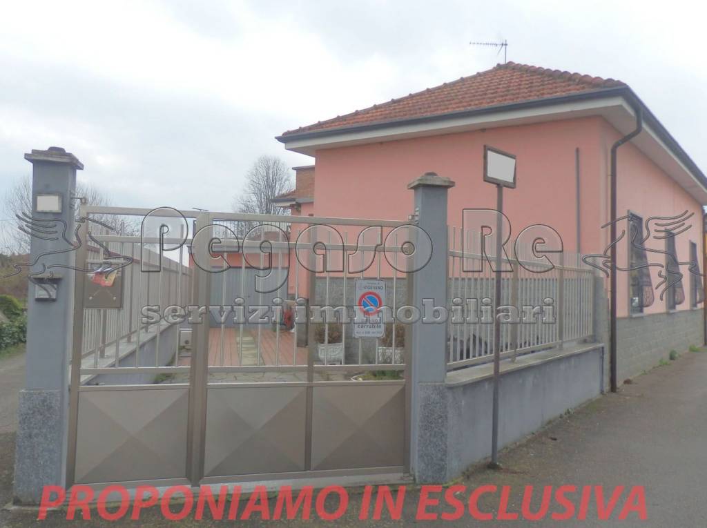 casa indipendente in vendita a Vigevano