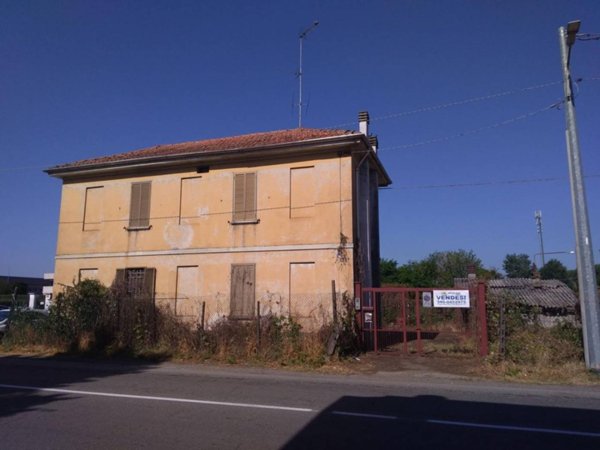 casa indipendente in vendita a Vigevano