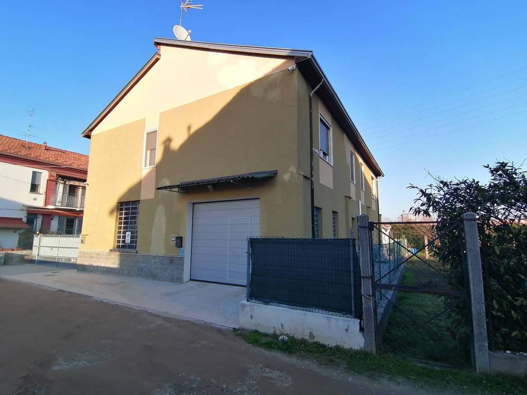 casa indipendente in vendita a Vigevano