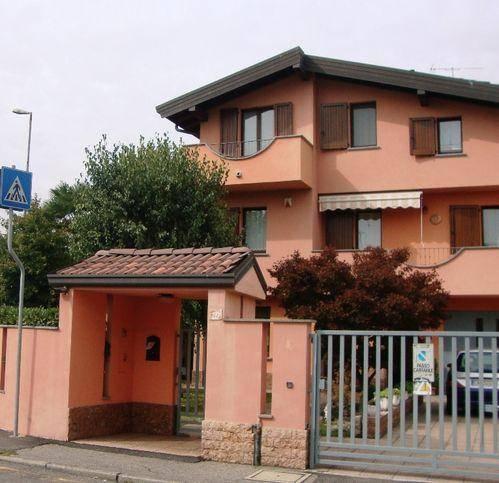 casa indipendente in vendita a Vigevano