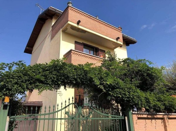 casa indipendente in vendita a Vigevano