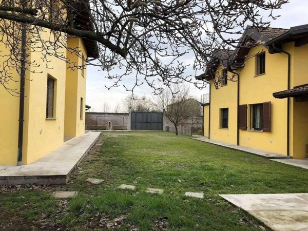 casa indipendente in vendita a Vigevano