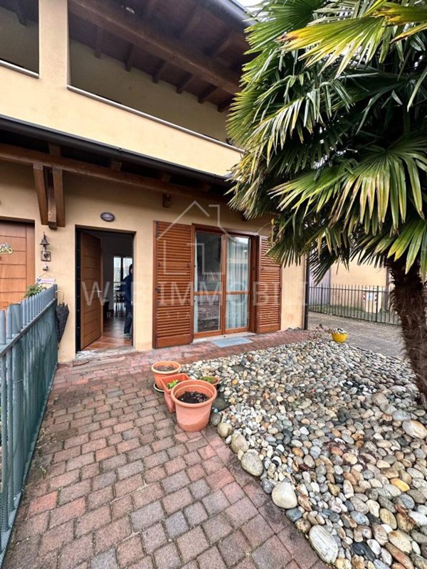 casa indipendente in vendita a Vigevano