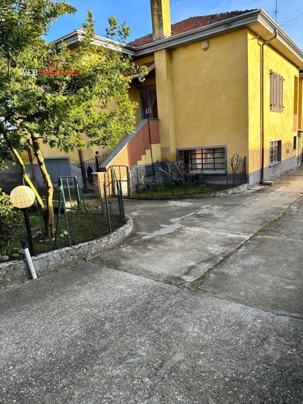 casa indipendente in vendita a Vigevano