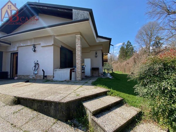 casa indipendente in vendita a Vigevano