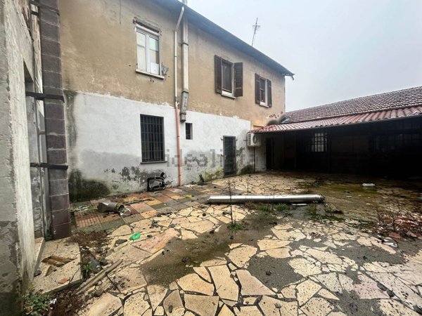 negozio in vendita a Vigevano