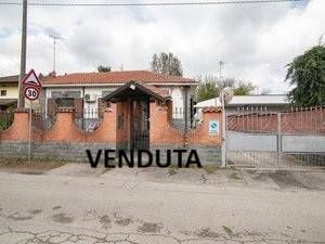 casa indipendente in vendita a Vigevano