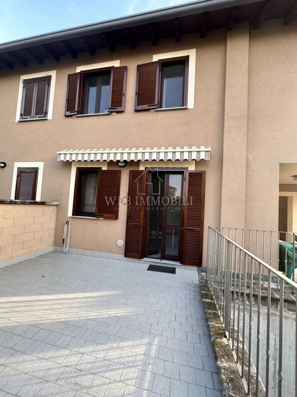 casa indipendente in vendita a Vigevano