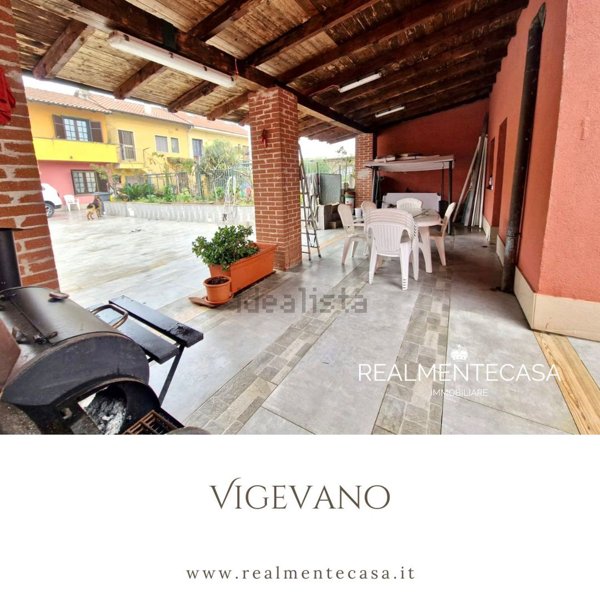 casa indipendente in vendita a Vigevano in zona Piccolini