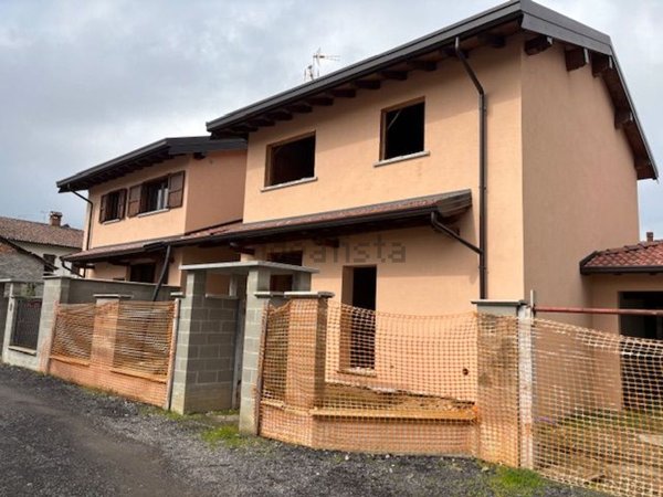 casa indipendente in vendita a Vigevano