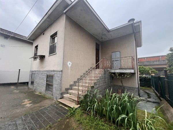 casa indipendente in vendita a Vigevano