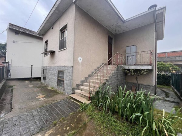 casa indipendente in vendita a Vigevano