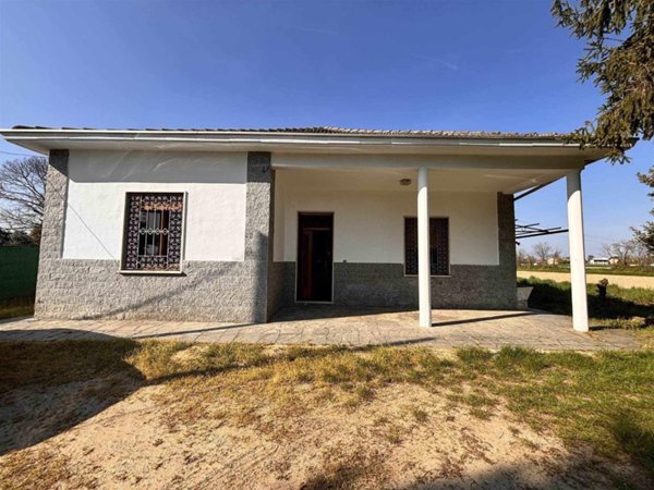 casa indipendente in vendita a Vigevano in zona Fogliano