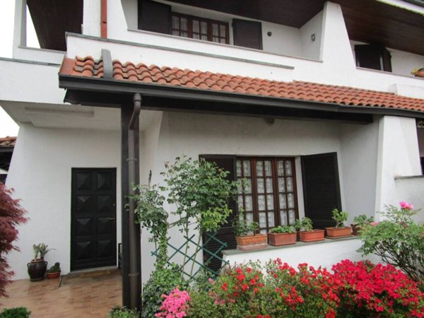 casa indipendente in vendita a Vigevano