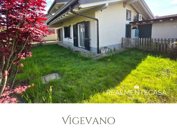 casa indipendente in vendita a Vigevano in zona Piccolini