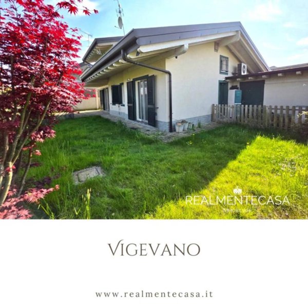 casa indipendente in vendita a Vigevano in zona Piccolini
