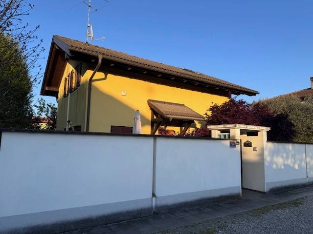 casa indipendente in vendita a Vigevano in zona Piccolini
