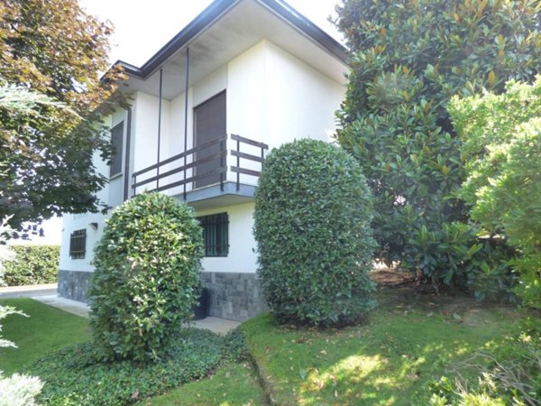 casa indipendente in vendita a Vigevano in zona Sforzesca