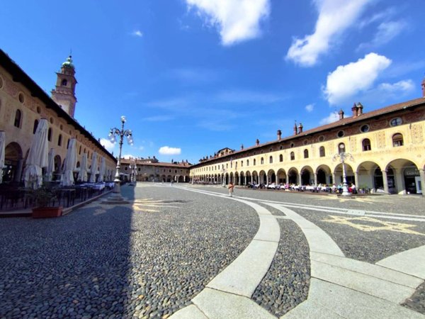 casa indipendente in vendita a Vigevano