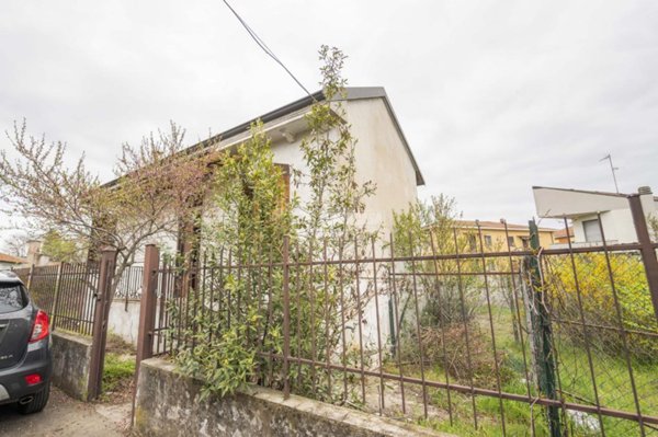 casa indipendente in vendita a Vigevano