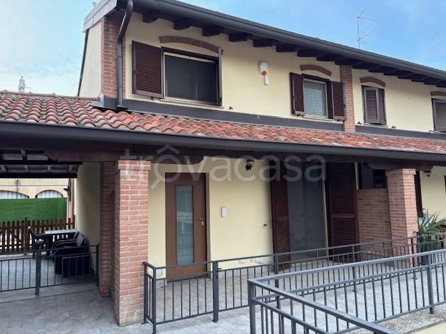 casa indipendente in vendita a Vigevano