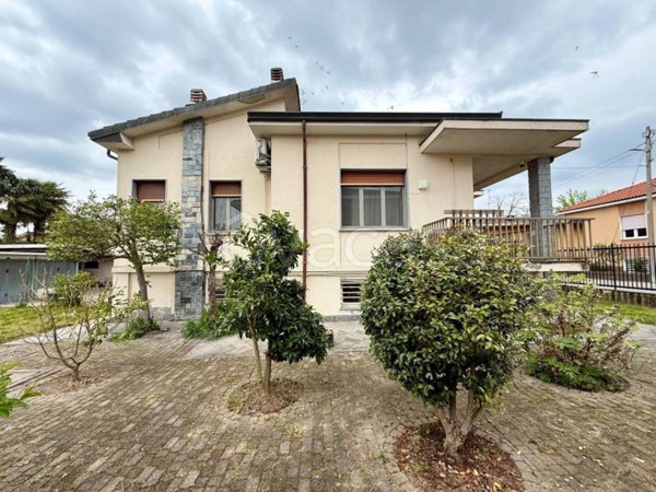 casa indipendente in vendita a Vigevano