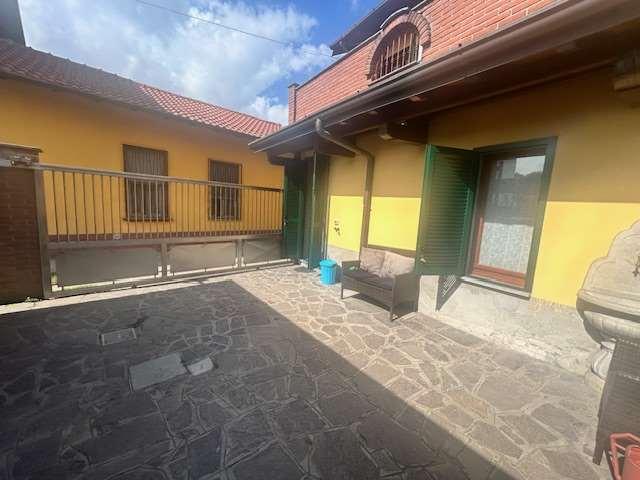 casa indipendente in vendita a Vigevano