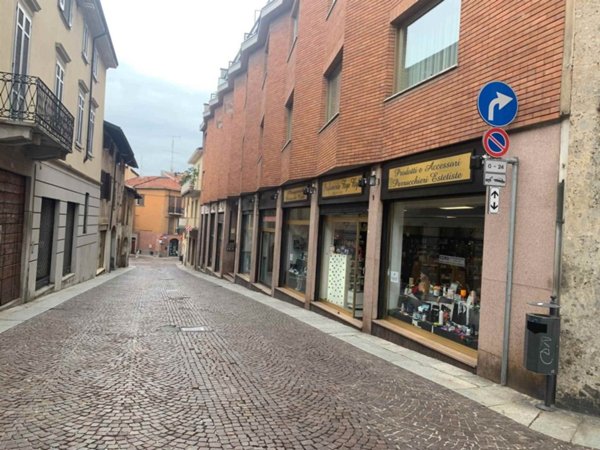 negozio in vendita a Vigevano