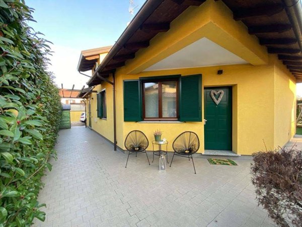 casa indipendente in vendita a Vigevano