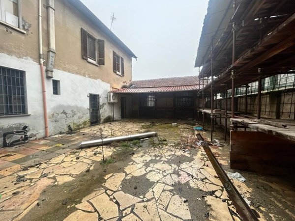 negozio in vendita a Vigevano
