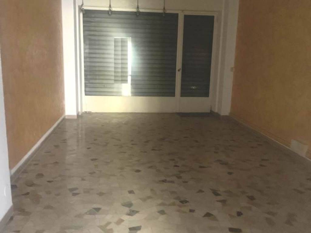 negozio in vendita a Vigevano