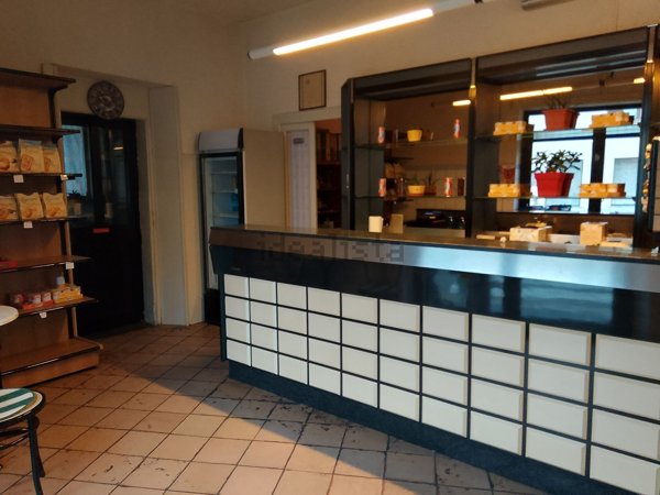 locale commerciale in vendita a Vigevano