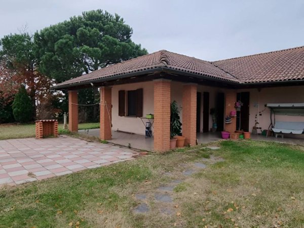 casa indipendente in vendita a Vigevano