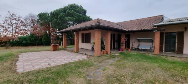 casa indipendente in vendita a Vigevano