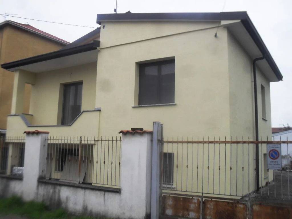 casa indipendente in vendita a Vigevano