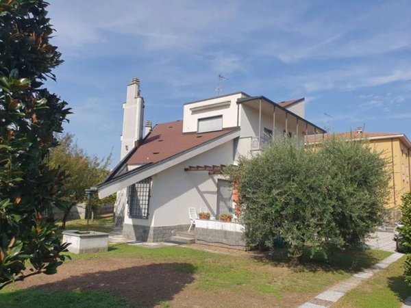 casa indipendente in vendita a Vigevano