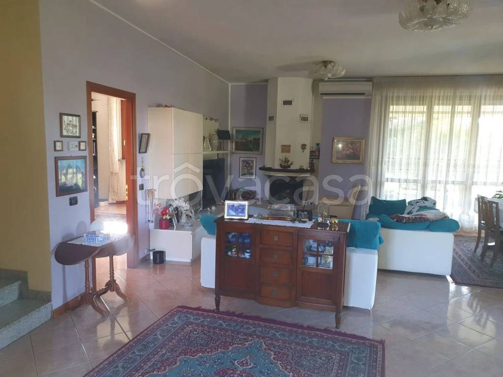 casa indipendente in vendita a Vigevano