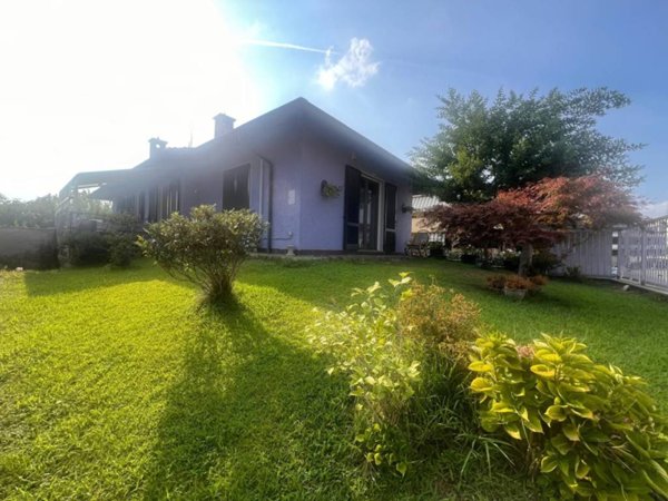 casa indipendente in vendita a Vigevano