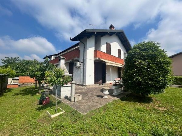 casa indipendente in vendita a Vigevano