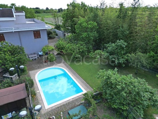 casa indipendente in vendita a Vigevano