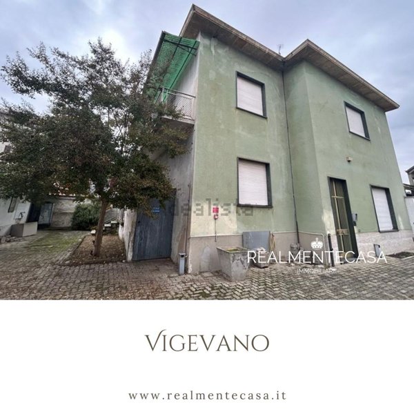 casa indipendente in vendita a Vigevano