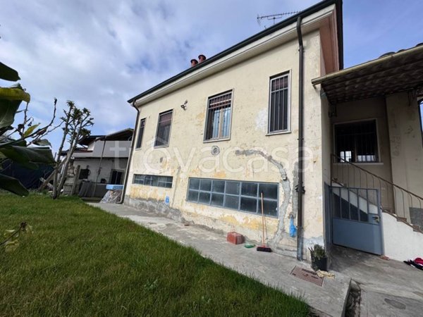 casa indipendente in vendita a Vigevano