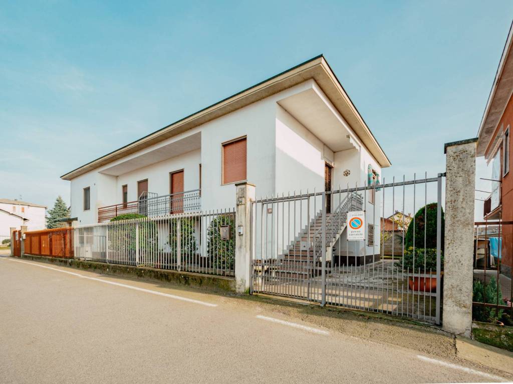 casa indipendente in vendita a Vigevano in zona Piccolini