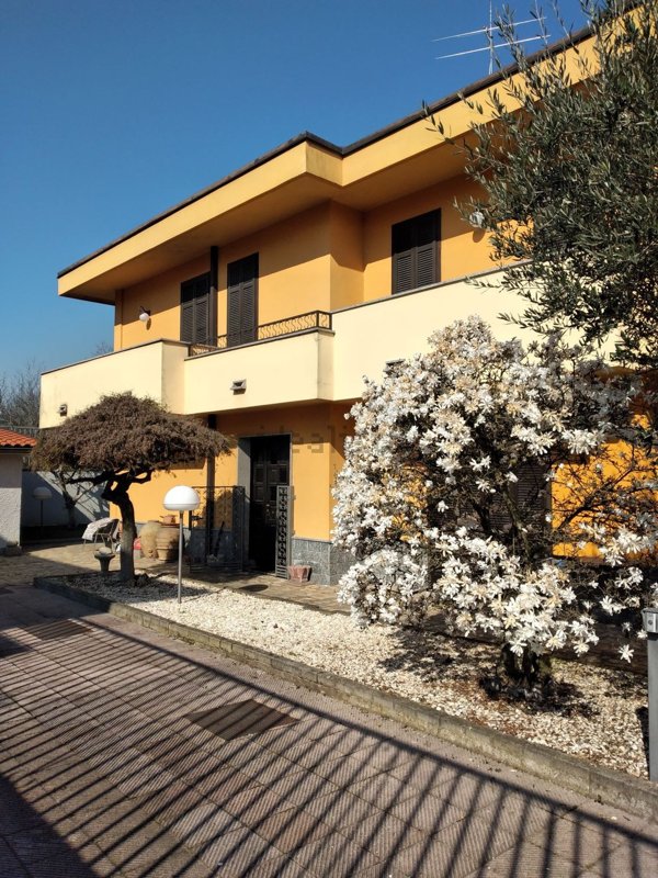 casa indipendente in vendita a Vigevano