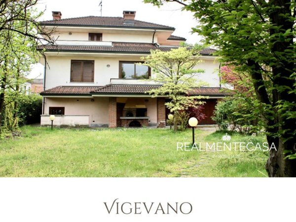 casa indipendente in vendita a Vigevano