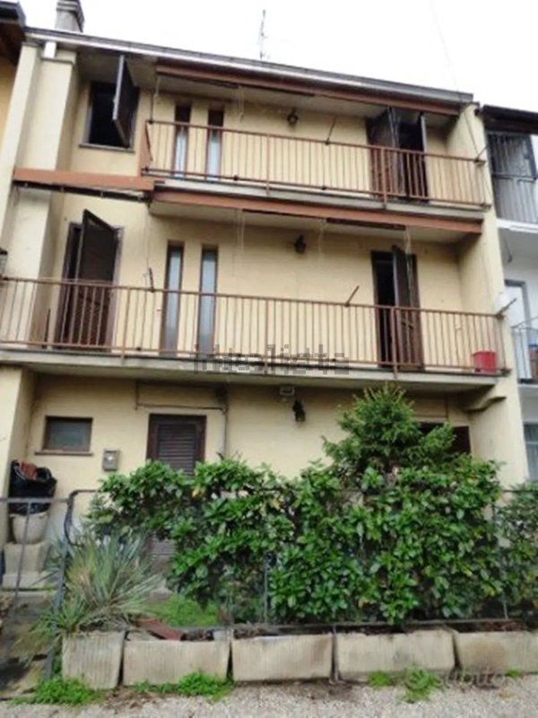 casa indipendente in vendita a Vigevano
